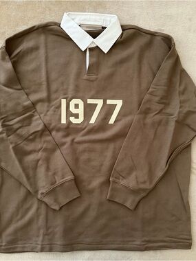 Essentials 1977 Rugby Shirt with White Collar Size M